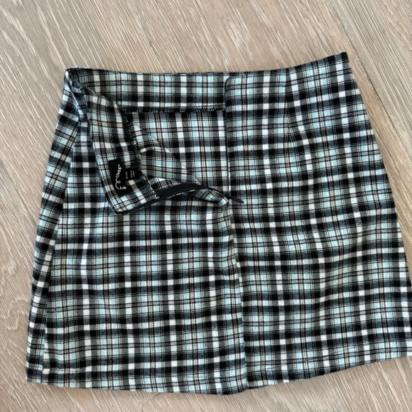 Cute plaid girls skirt medium (7/8) - Picture 3 of 4